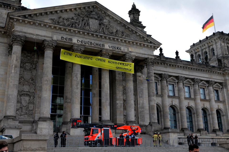 Coal law protest Greenpeace banner Reichstag Berlin 2020-07-03 52