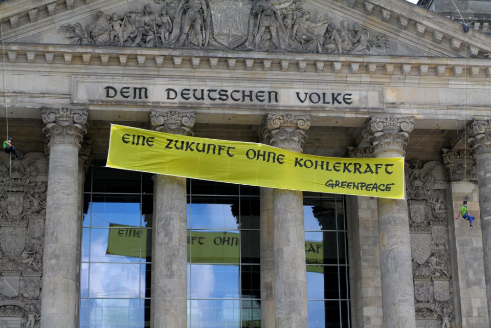 Coal law protest Greenpeace banner Reichstag Berlin 2020-07-03 61