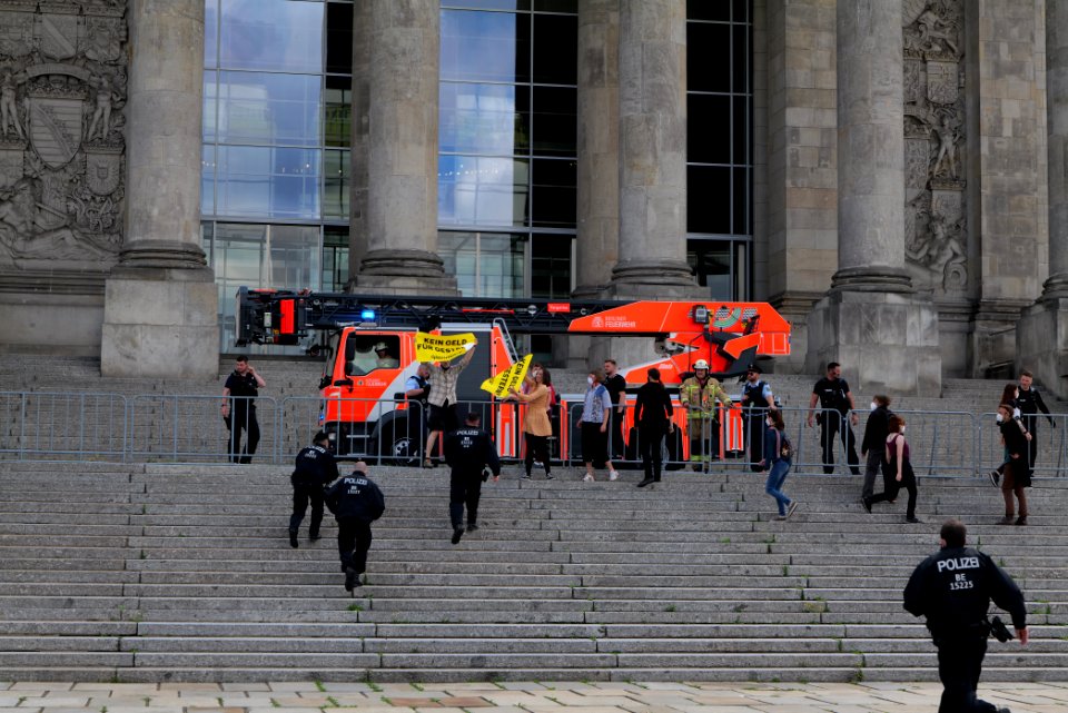 Coal law protest Greenpeace banner Reichstag Berlin 2020-07-03 31