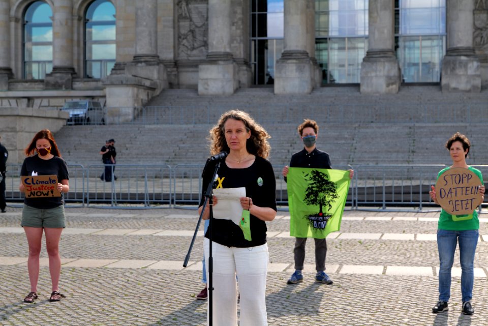 Coal law climate movement press conference at Platz der Republik 2020-07-03 12