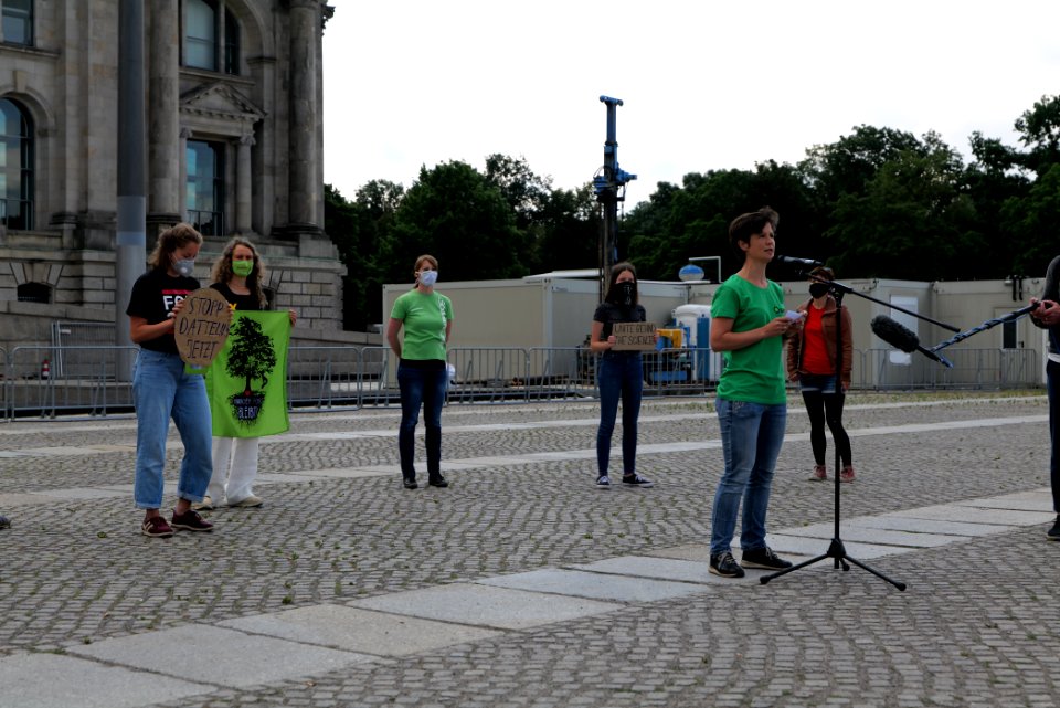 Coal law climate movement press conference at Platz der Republik 2020-07-03 09