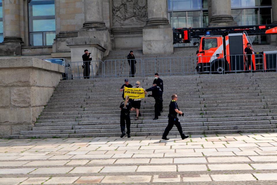 Coal law protest Greenpeace banner Reichstag Berlin 2020-07-03 36