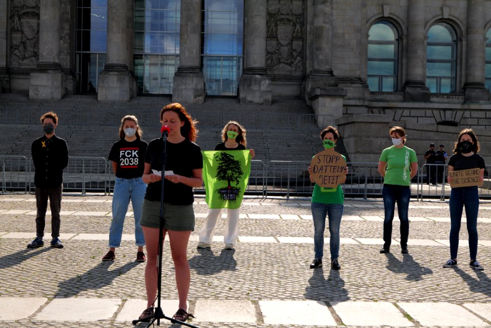 Coal law climate movement press conference at Platz der Republik 2020-07-03 25