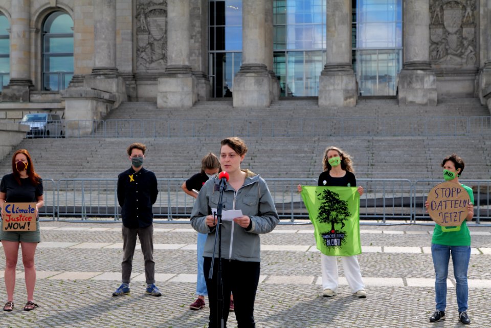 Coal law climate movement press conference at Platz der Republik 2020-07-03 29