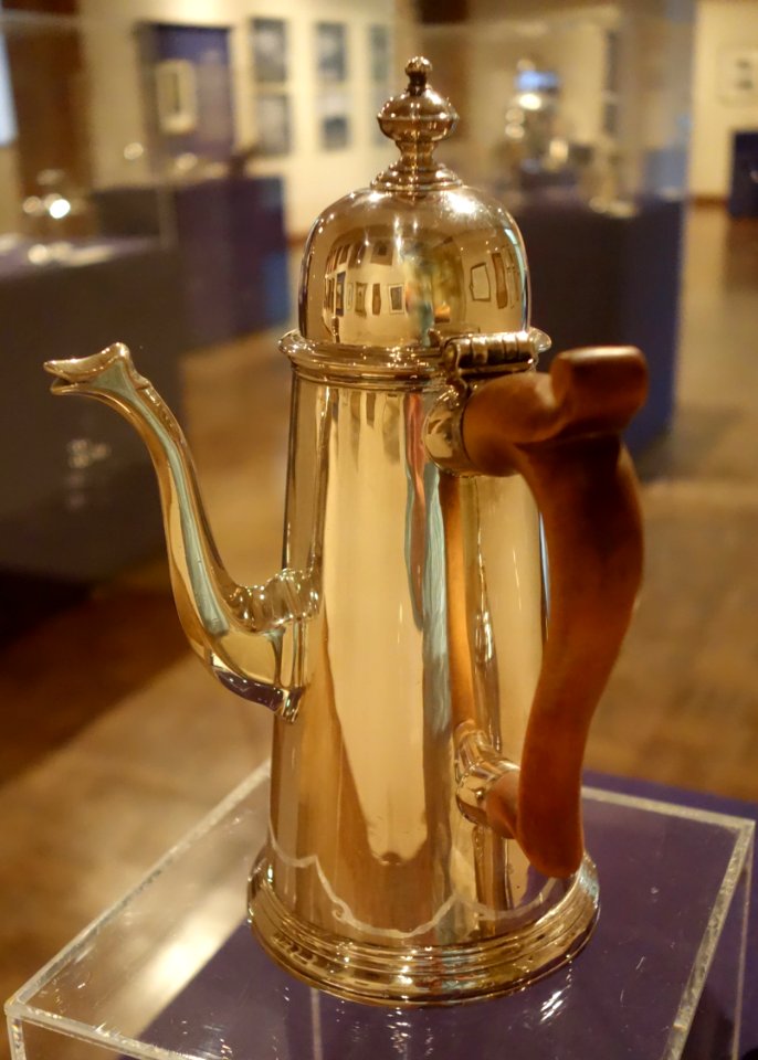 Coffeepot, Michael Boult, British, 1715-1716, silver - Huntington Museum of Art - DSC05343