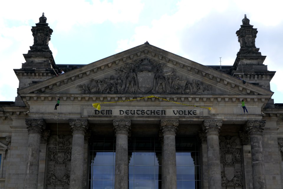 Coal law protest Greenpeace banner Reichstag Berlin 2020-07-03 09