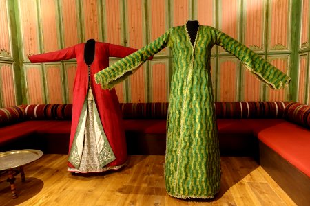 Coat (left), Turkey, early 1900s, silk, cotton, with skirt (right), Syria, late 1800s, silk, cotton - Rautenstrauch-Joest-Museum - DSC00338