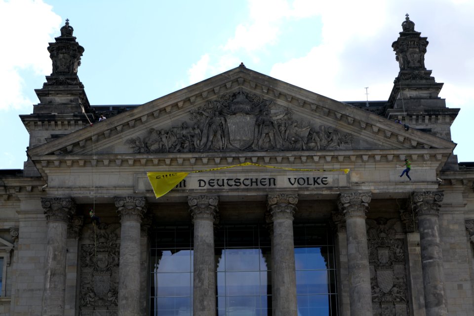 Coal law protest Greenpeace banner Reichstag Berlin 2020-07-03 12