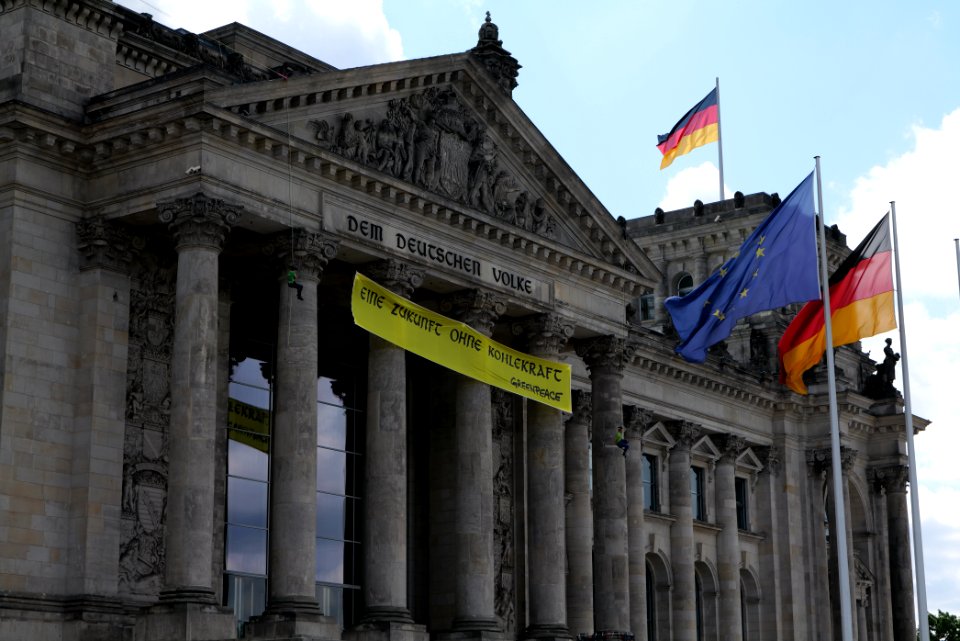 Coal law protest Greenpeace banner Reichstag Berlin 2020-07-03 55