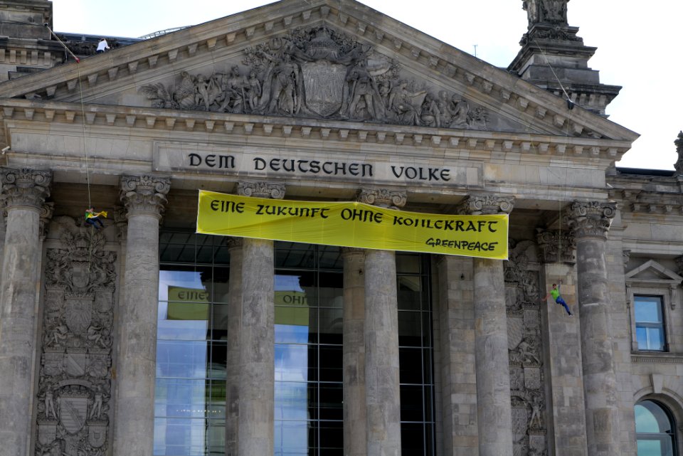 Coal law protest Greenpeace banner Reichstag Berlin 2020-07-03 22