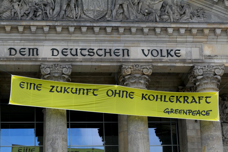 Coal law protest Greenpeace banner Reichstag Berlin 2020-07-03 57