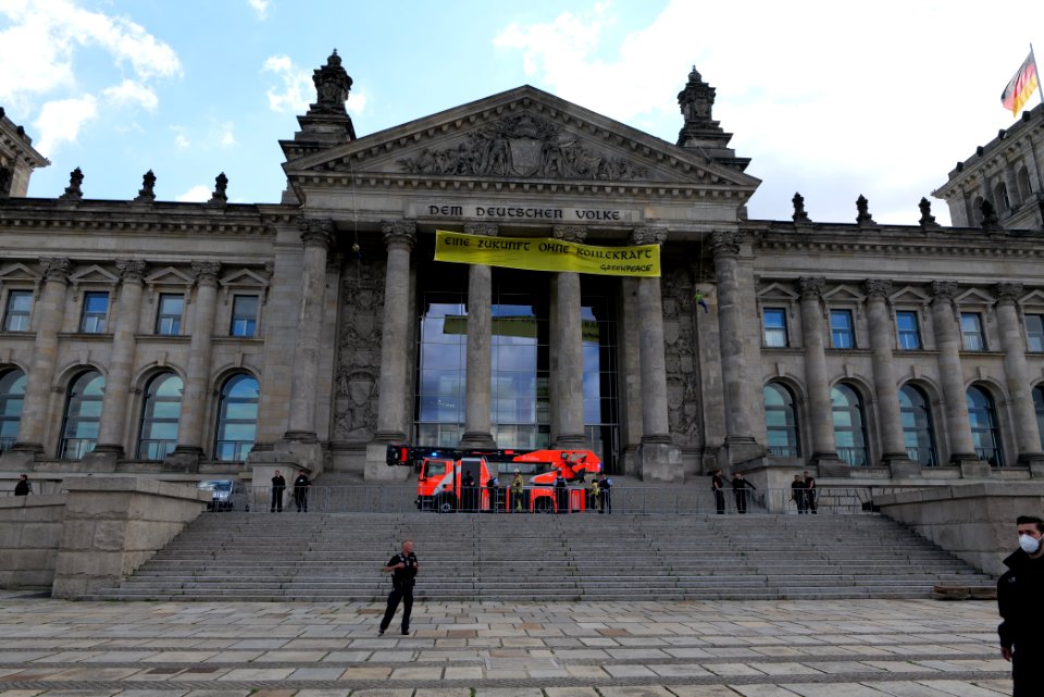 Coal law protest Greenpeace banner Reichstag Berlin 2020-07-03 47