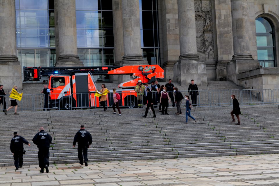 Coal law protest Greenpeace banner Reichstag Berlin 2020-07-03 29