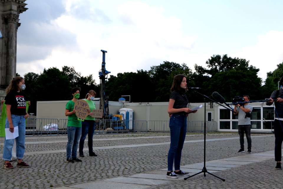 Coal law climate movement press conference at Platz der Republik 2020-07-03 05