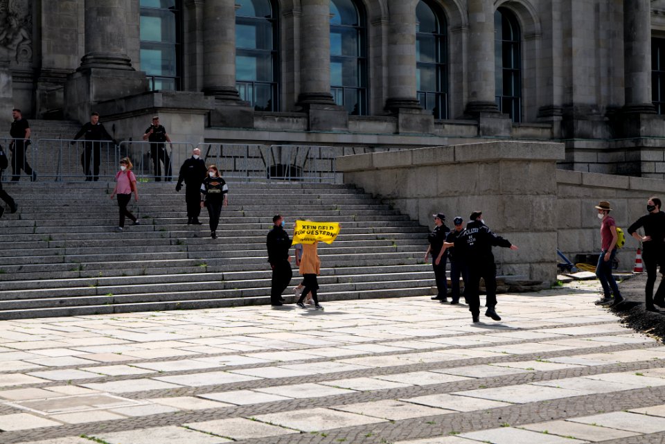 Coal law protest Greenpeace banner Reichstag Berlin 2020-07-03 37