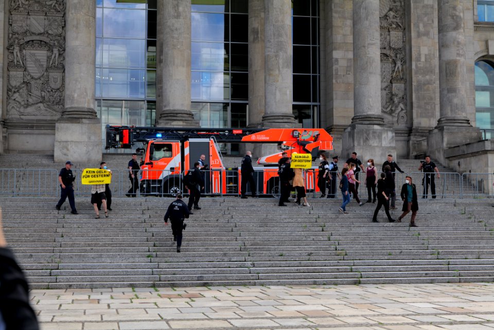 Coal law protest Greenpeace banner Reichstag Berlin 2020-07-03 33