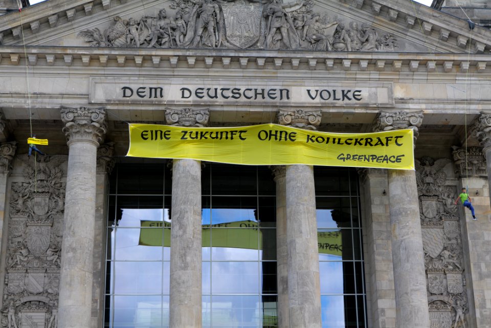 Coal law protest Greenpeace banner Reichstag Berlin 2020-07-03 43