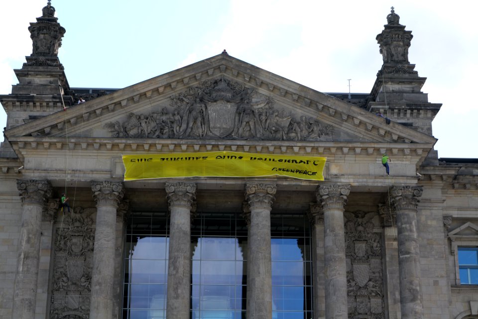 Coal law protest Greenpeace banner Reichstag Berlin 2020-07-03 14