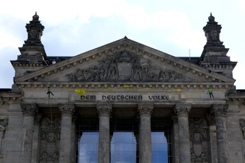 Coal law protest Greenpeace banner Reichstag Berlin 2020-07-03 11