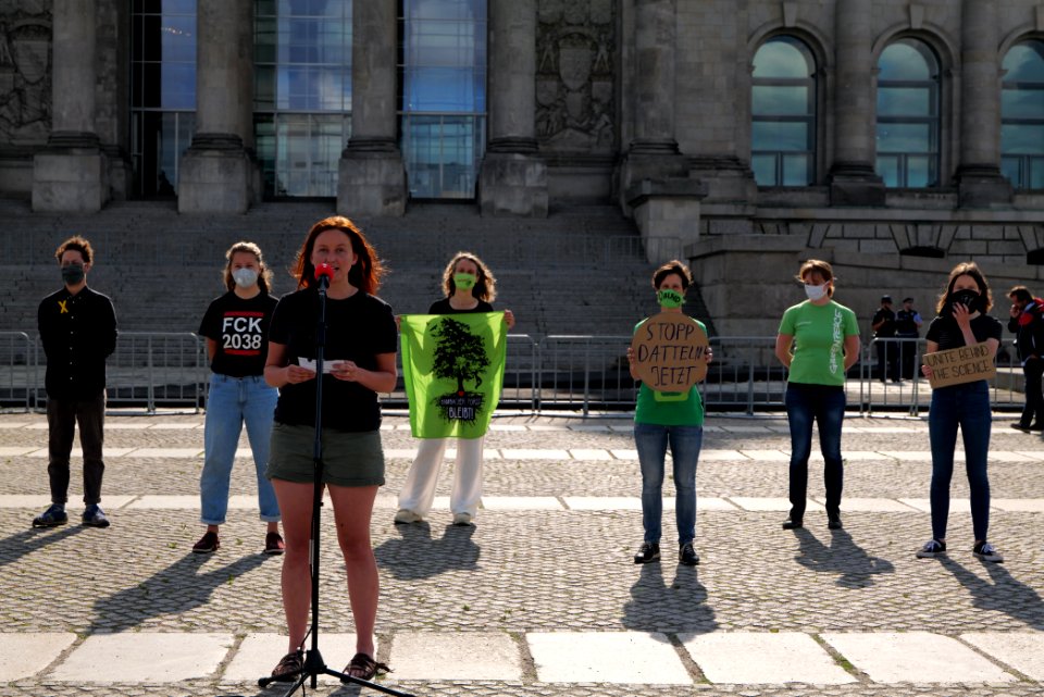 Coal law climate movement press conference at Platz der Republik 2020-07-03 26