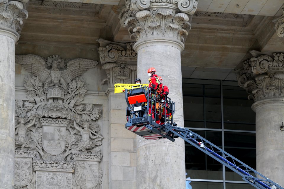 Coal law protest Greenpeace banner Reichstag Berlin 2020-07-03 90
