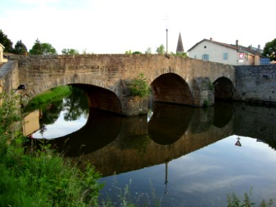 Cluny (Saône-et-Loire, Fr) La Grosne, pont de la Levée