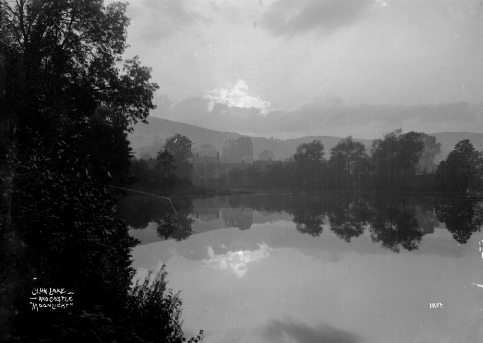 Clun lake and castle "moonlight" (1295145)