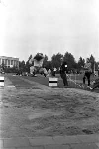 Clubkampioenschappen atletiek in Ookmeer Amsterdam, nr 3 J van Enkhuysen in ac, Bestanddeelnr 924-9754