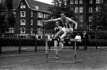 Clubkampioenschappen van Nederland op Sintelbaan te Amsterdam Eef Kamerbeek in , Bestanddeelnr 915-5063