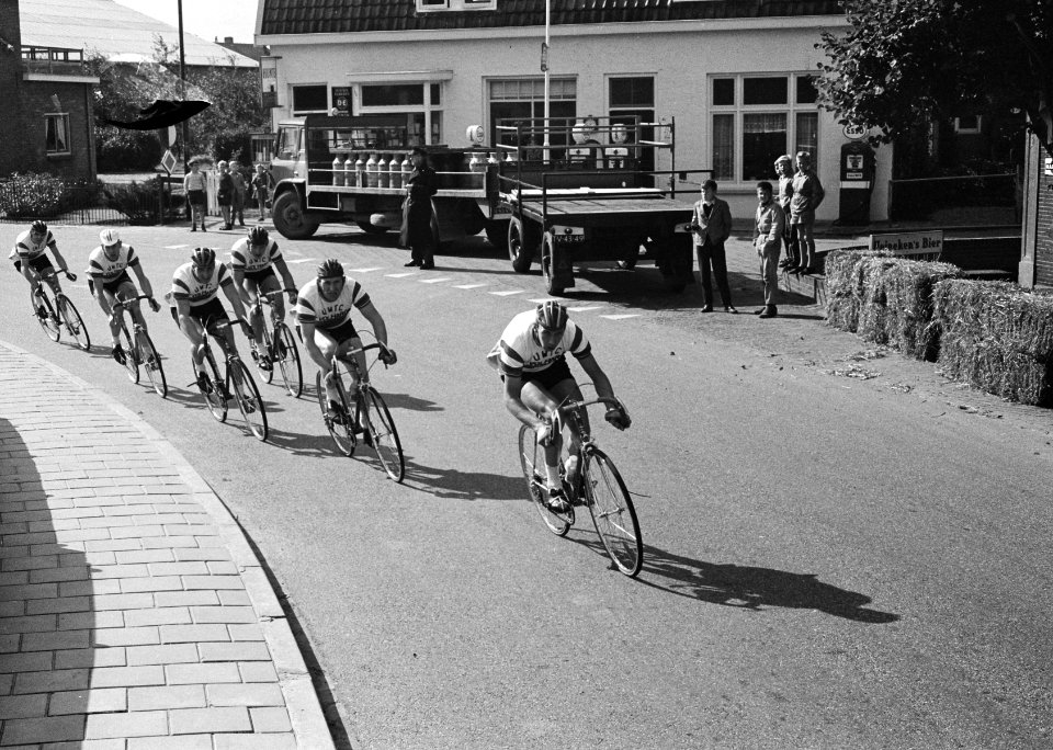 Clubkampioenschappen wielrennen bij Wijk bij Duurstede . De kampioensploeg iOlym, Bestanddeelnr 915-5761