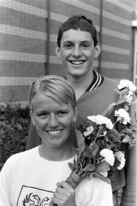 Cobi Sikke en Bob Schoutsen, kampioenen 200 meter rugclawl, Bestanddeelnr 921-5576