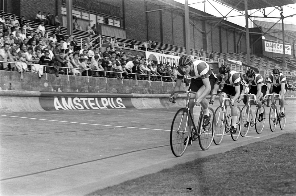 Clubkampioenschap, achtervolging. Renners in aktie, Bestanddeelnr 920-4993