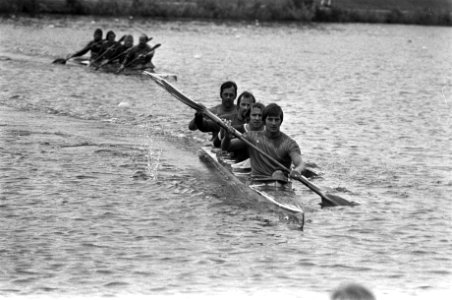 Clubkampioenschapen kanovaren op Bosbaan winnaars K4 heren , Arend Bloem , Lo J, Bestanddeelnr 928-1530