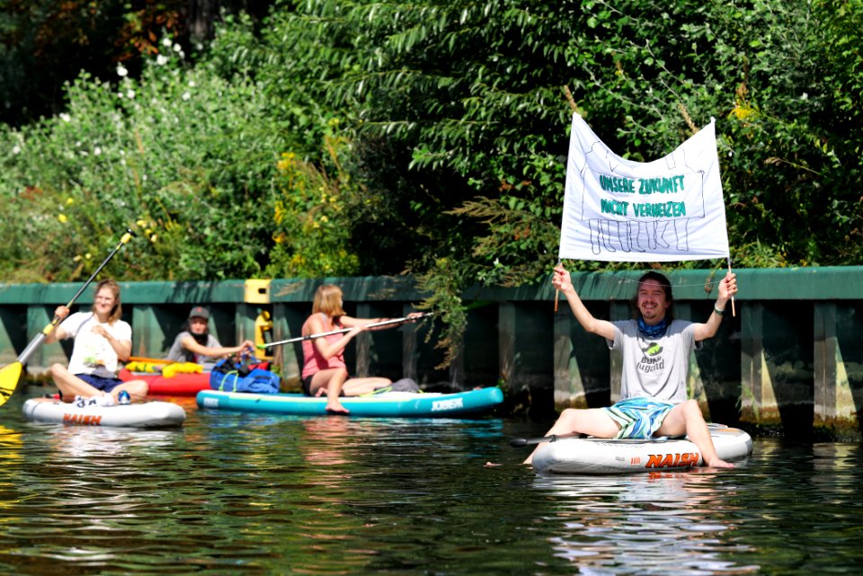 Coal and Boat demonstration 2020-08-29 123