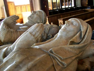 Cobham tomb, Lingfield, detail 2