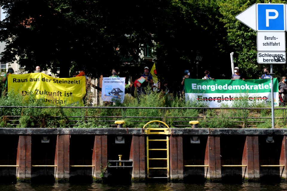 Coal and Boat demonstration 2020-08-29 157