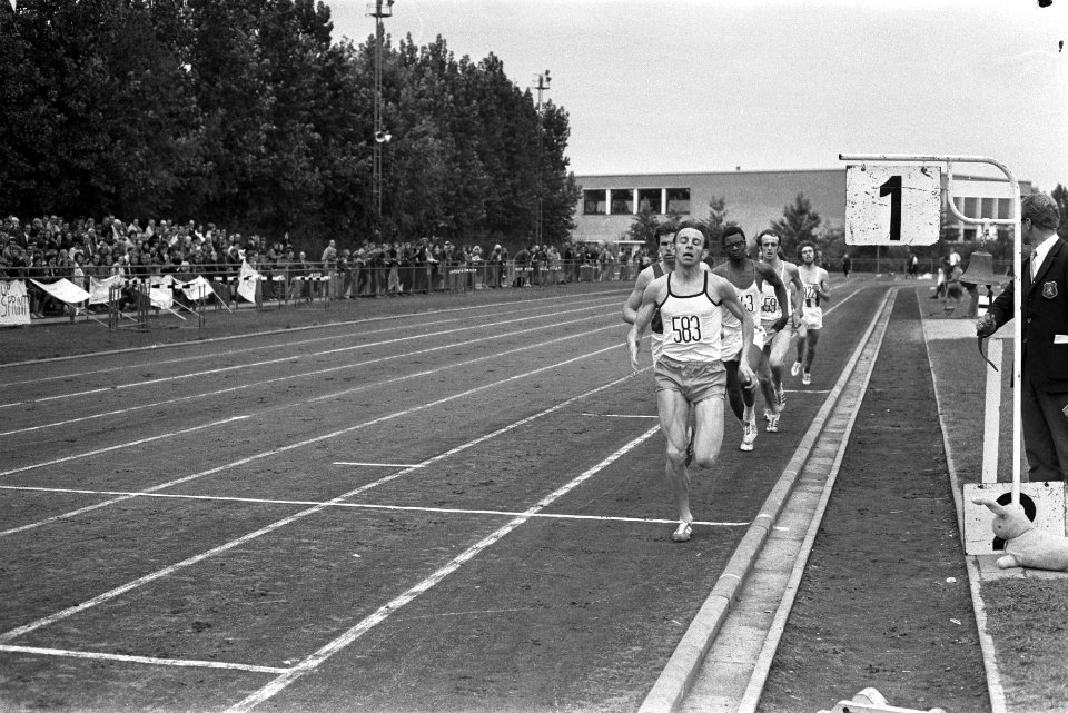 Clubkampioenschappen atletiek in Ookmeer Amsterdam, Haico Scharn als eerste over, Bestanddeelnr 924-9752
