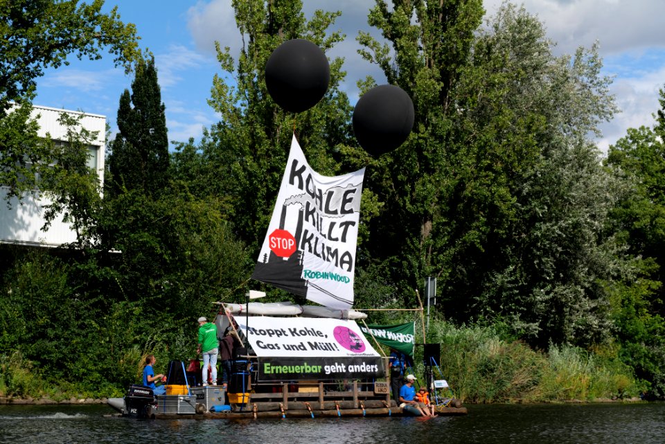 Coal and Boat demonstration 2020-08-29 184