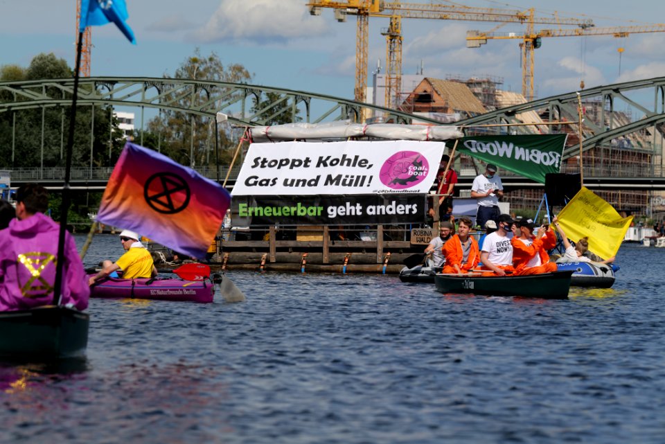 Coal and Boat demonstration 2020-08-29 80