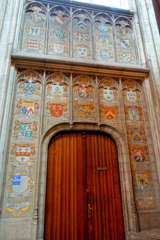 Coats of arms - Église Notre-Dame du Sablon - Brussels, Belgium - DSC08090