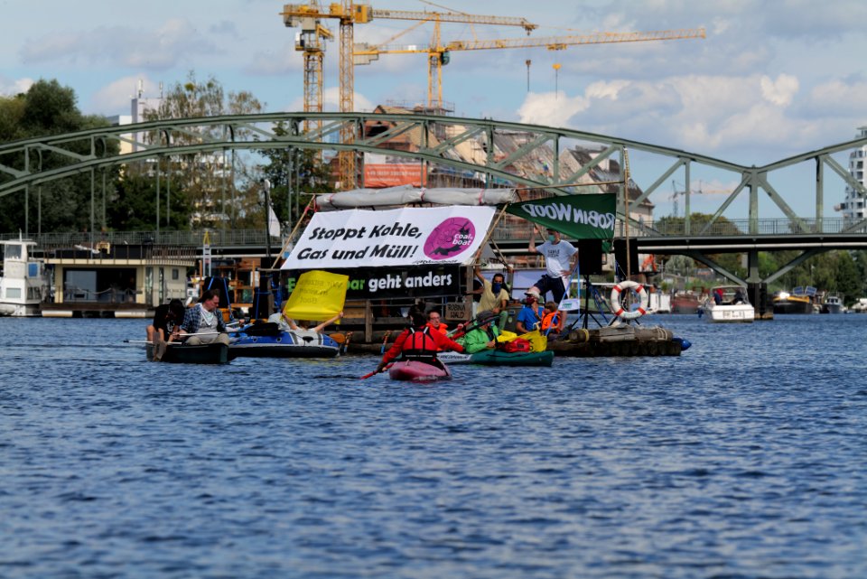 Coal and Boat demonstration 2020-08-29 73