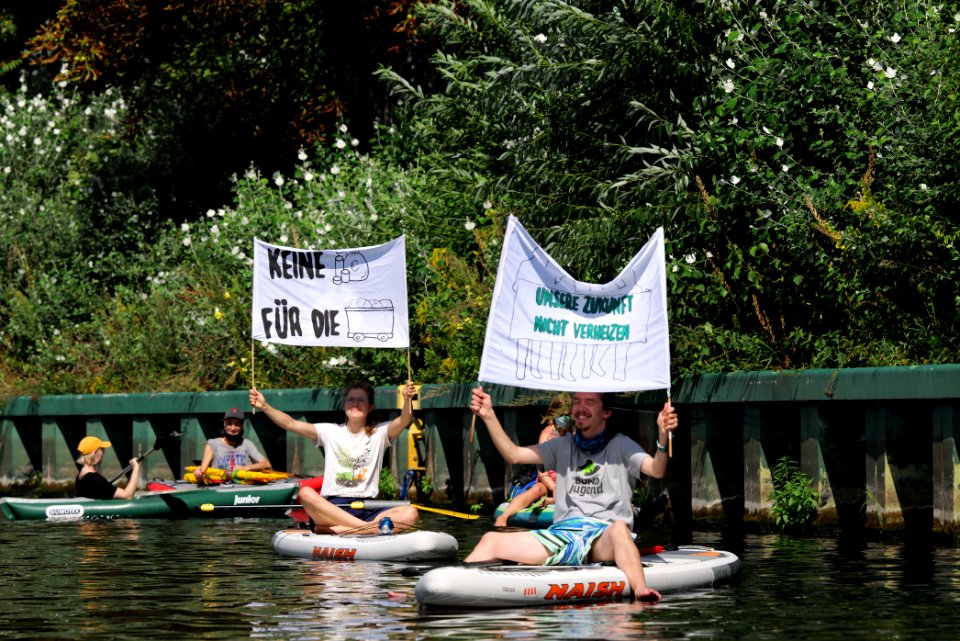 Coal and Boat demonstration 2020-08-29 125