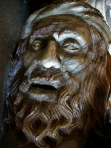 Cobham tomb, Lingfield, Saracen's head