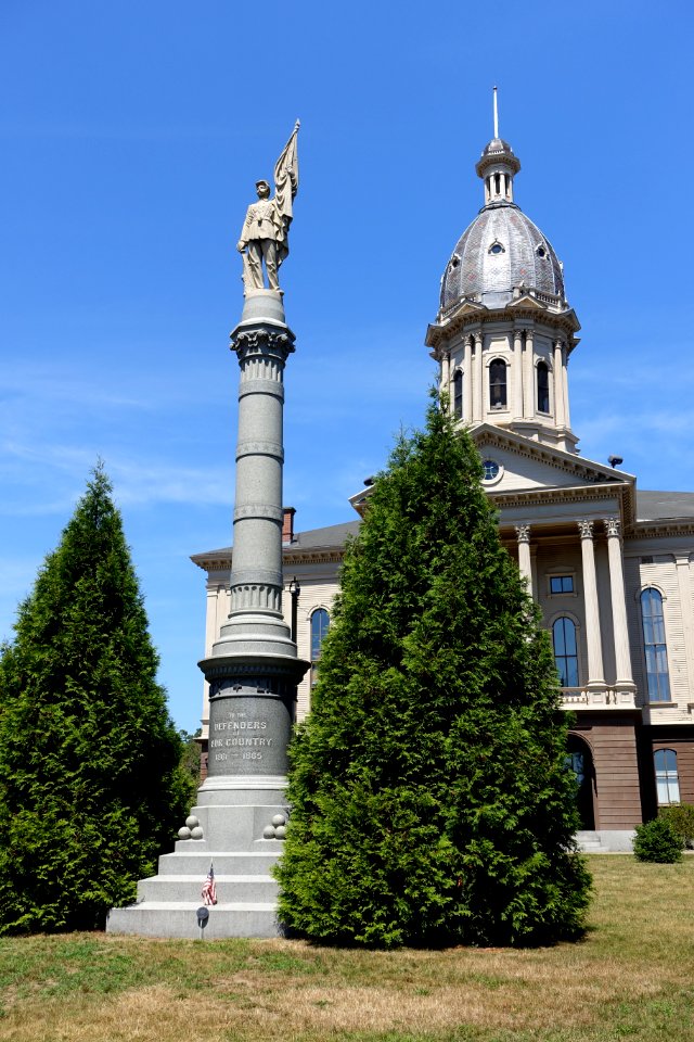 Civil War Memorial and Town Hall - Middleborough, Massachusetts - DSC03985
