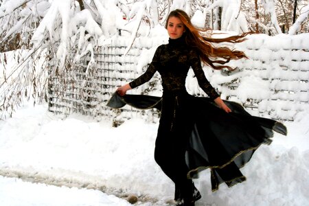Long hair wind black