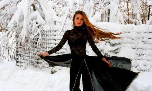 Long hair wind black