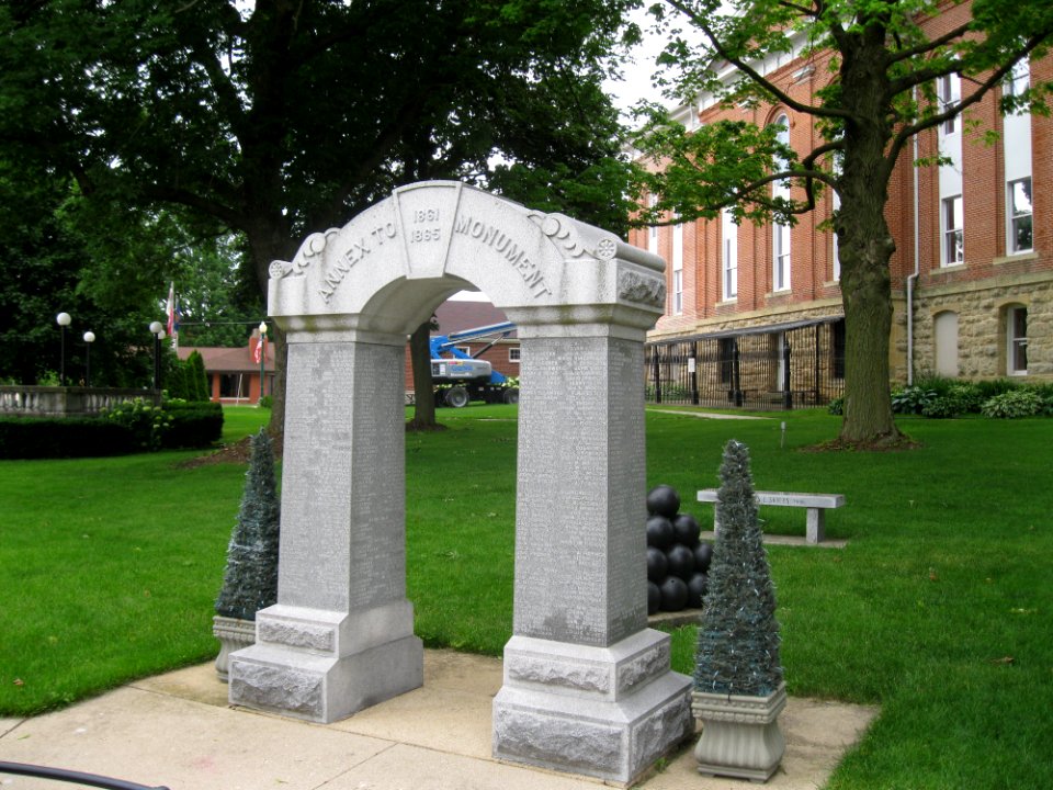 Civil War memorial annex, Carroll County Courthouse, IL