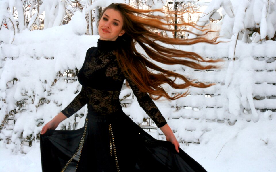 Long hair wind black