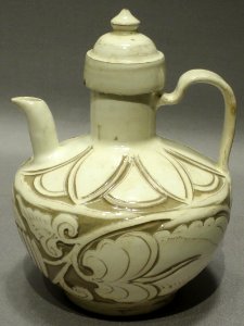 Cizhou ware ewer with arabesque design, Northern Song, Tokyo National Museum