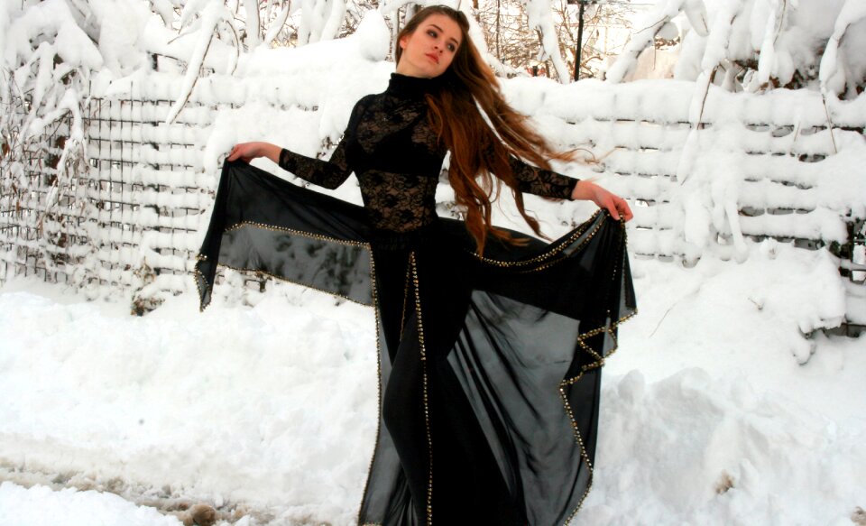 Long hair wind black